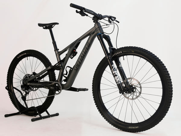 Detailed shot of Specialized Stumpjumper EVO Comp Alloy 29 Medium S3 drive train and crankset.