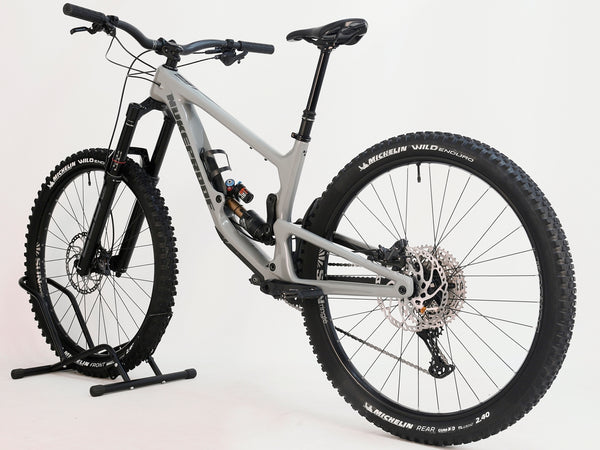 Close-up of the RockShox Zeb suspension fork on the Nukeproof Giga 290 Comp Carbon 2022.