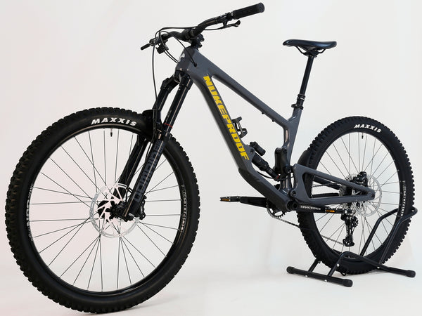 Nukeproof Giga 290 Comp Carbon 2022 / LARGE / RRP: £3,699.00 / Very Good Condition