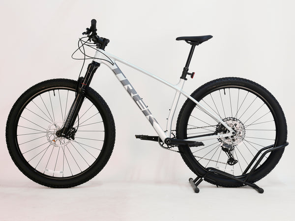 2025 Trek Procaliber 8 / M-L / RRP:£1,400.00 / Like NEW! / Used ONCE!