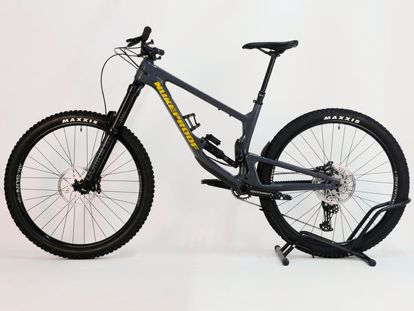 Nukeproof Giga 290 Comp Carbon 2022 / LARGE / RRP: £3,699.00 / Very Good Condition