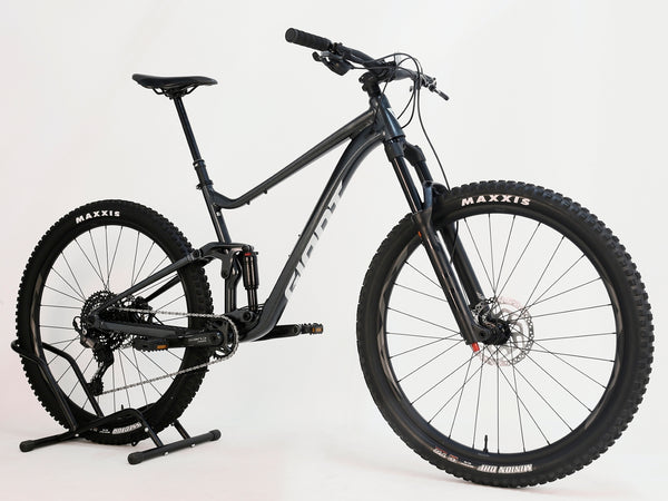 Front view of Giant Stance 29 2 2024/LARGE mountain bike emphasizing the front suspension fork and disc brake system.