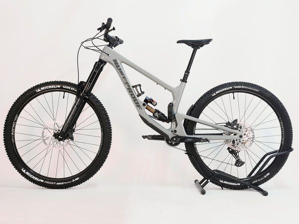 Nukeproof Giga 290 Comp Carbon 2022 bike showcasing Shimano Deore M6100 components.