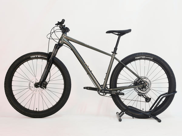 Close-up of the RockShox Judy Silver TK front suspension fork on 2023 Cannondale CUJO 2.