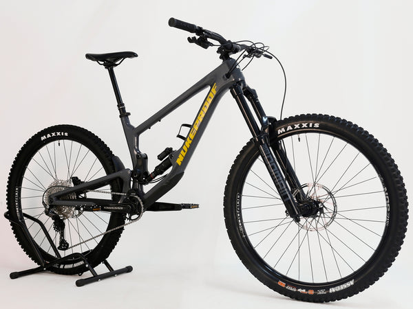 Nukeproof Giga 290 Comp Carbon 2022 / LARGE / RRP: £3,699.00 / Very Good Condition