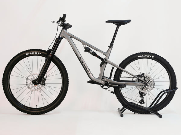 Close-up of the front suspension on Merida One-Sixty 500 2023 mountain bike, detailing the RockShox Yari fork.