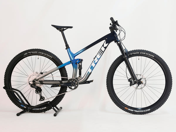 Rear view of the Trek Top Fuel 9.7 2022 CARBON mountain bike highlighting the wheel and shock configuration.