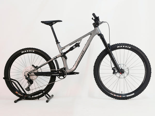 Profile image of the Merida One-Sixty 500 29 2023 mountain bike highlighting its robust design and high-performance features.