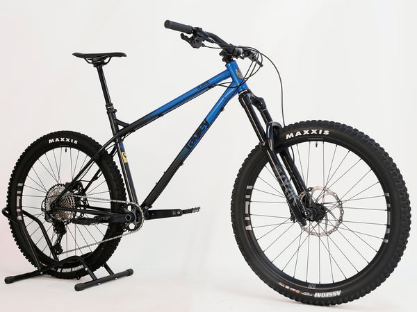 Front view of the Used Ragley Blue Pig Race 2022 mountain bike highlighting its sleek design and performance features, available at eMado Bikes.