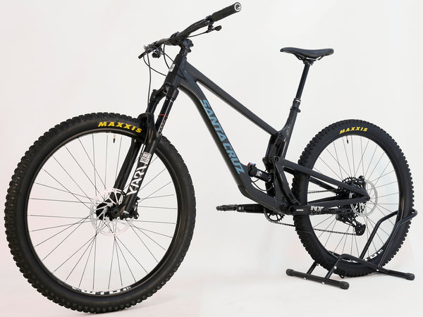 Side view of Santa Cruz Hightower R / AL 2023 mountain bike in excellent condition available at eMado.