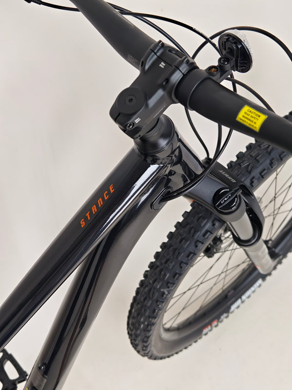 Giant Stance 29 1 2024 / LARGE / RRP: £2,399.00 /Like NEW!