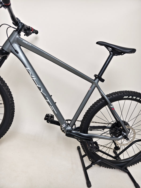 Detailed image of the Tektro Auriga brakes on the Whyte 801 V4 2023, highlighting stopping power.