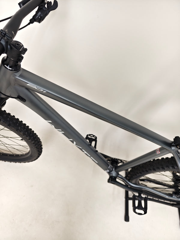 Front view of the Whyte 801 V4 2023 mountain bike with suspension, capturing its rugged aesthetic.