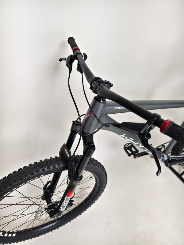 Extreme close-up on the frame finish of the Whyte 801 V4 2023 mountain bike, highlighting quality craftsmanship.