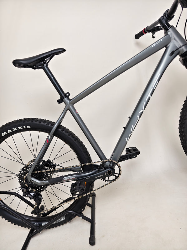 Close-up of the Whyte 801 V4 2023’s seat and cockpit area, designed for comfort and control.