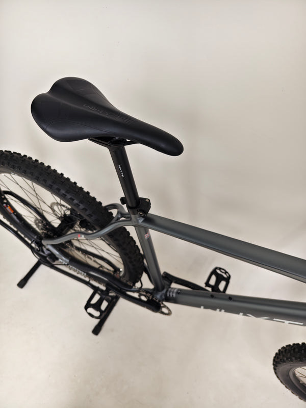 Overview of the Whyte 801 V4 2023 mountain bike showcasing its suspension system.