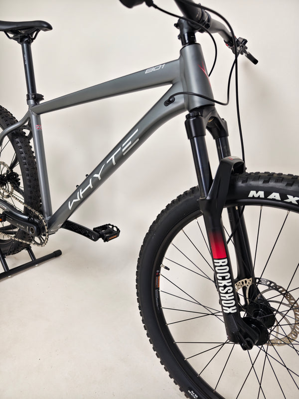 Profile image of the Whyte 801 V4 2023 mountain bike, demonstrating its stylish and robust frame.