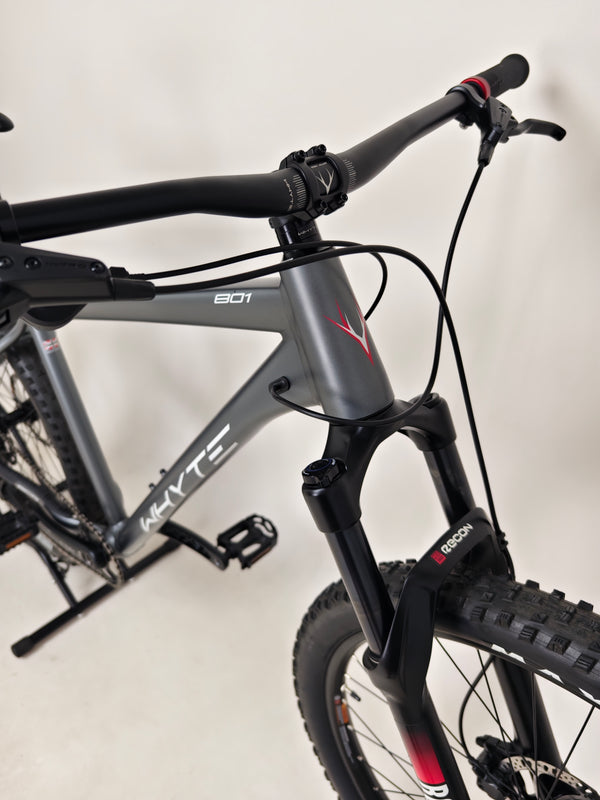 Profile of the Whyte 801 V4 2023 mountain bike with wheels highlighted, ideal for adventurous rides.