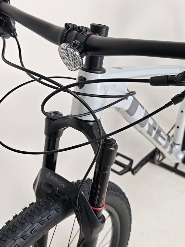 2025 Trek Procaliber 8 / M-L / RRP:£1,400.00 / Like NEW! / Used ONCE!