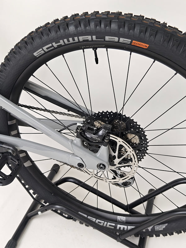 Nukeproof Mega 290 CARBON / LARGE / RRP: £5,499.00 / Very Good Condition