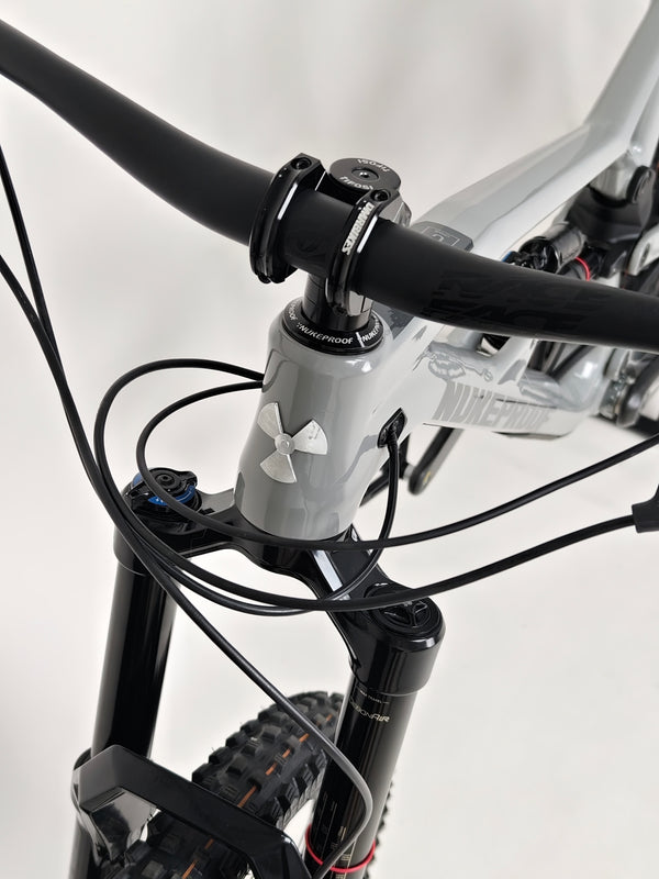 Nukeproof Mega 290 CARBON / LARGE / RRP: £5,499.00 / Very Good Condition