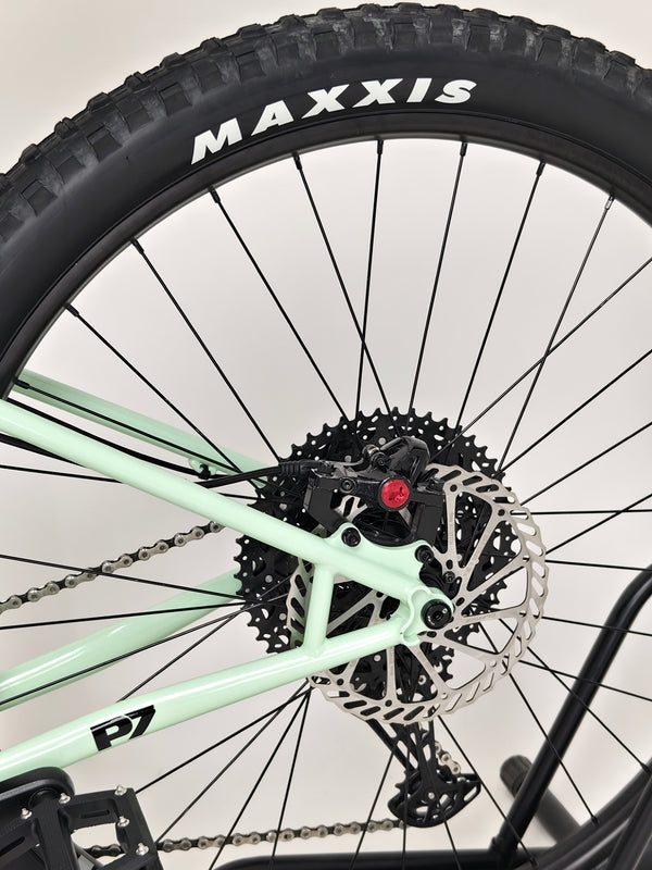 Orange P7 27.5 S 2024 / LARGE / 27.5”/ RRP: £2,600.00 / Excellent Condition