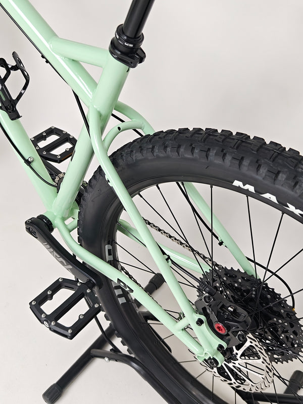 Orange P7 27.5 S 2024 / LARGE / 27.5”/ RRP: £2,600.00 / Excellent Condition