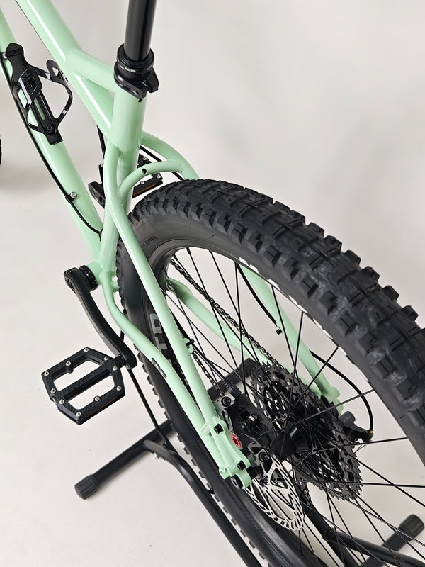 Orange P7 27.5 S 2024 / LARGE / 27.5”/ RRP: £2,600.00 / Excellent Condition