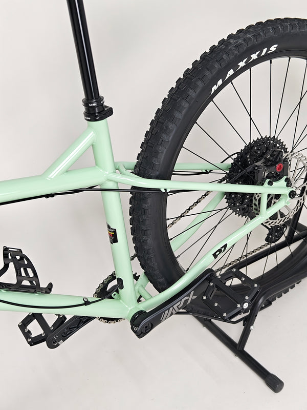 Orange P7 27.5 S 2024 / LARGE / 27.5”/ RRP: £2,600.00 / Excellent Condition