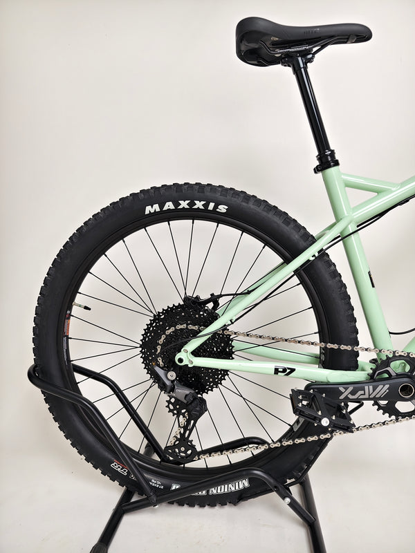 Orange P7 27.5 S 2024 / LARGE / 27.5”/ RRP: £2,600.00 / Excellent Condition