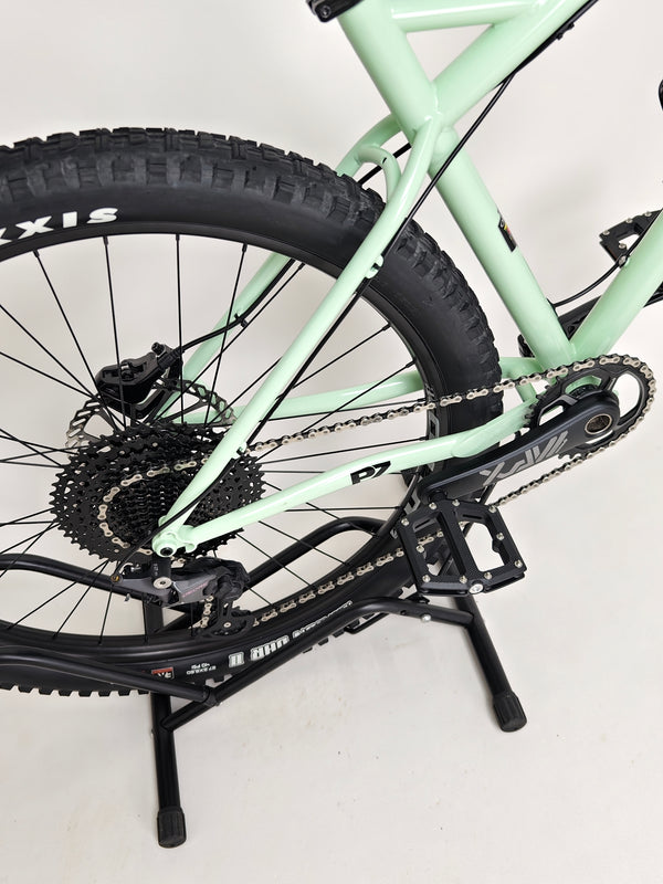 Orange P7 27.5 S 2024 / LARGE / 27.5”/ RRP: £2,600.00 / Excellent Condition