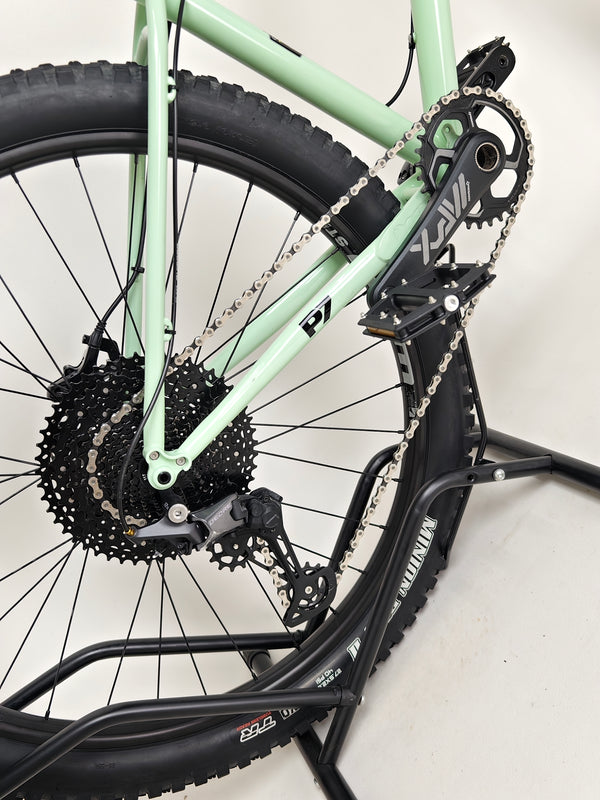 Orange P7 27.5 S 2024 / LARGE / 27.5”/ RRP: £2,600.00 / Excellent Condition