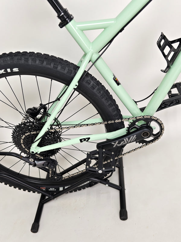 Orange P7 27.5 S 2024 / LARGE / 27.5”/ RRP: £2,600.00 / Excellent Condition