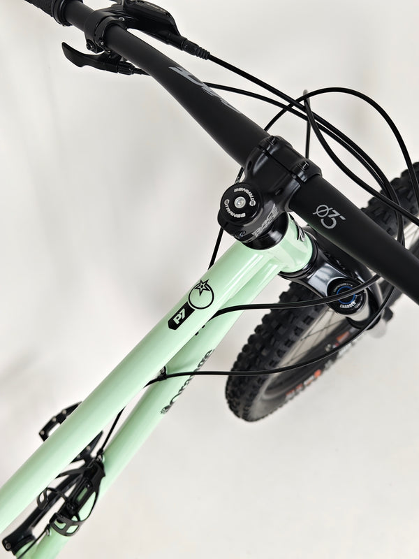 Orange P7 27.5 S 2024 / LARGE / 27.5”/ RRP: £2,600.00 / Excellent Condition