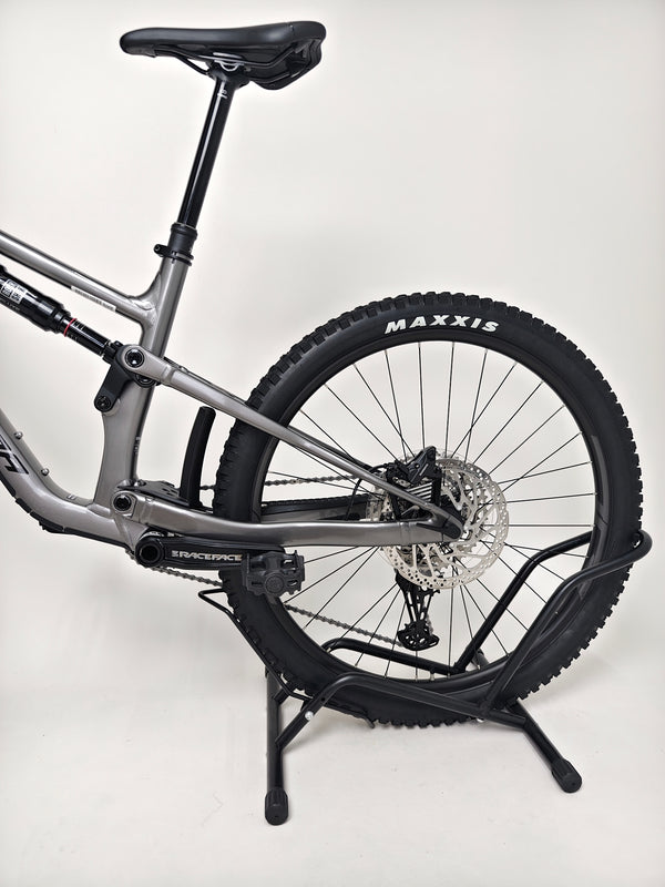 Merida One-Sixty 500 2023 showcasing the suspension linkage and rear triangle.