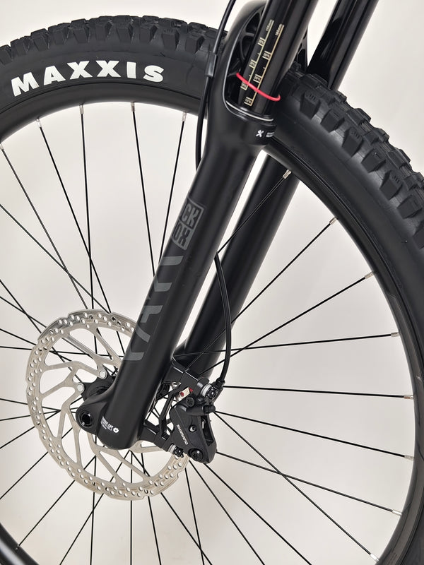 Side view of the Merida One-Sixty 500 2023 highlighting its tire treads.
