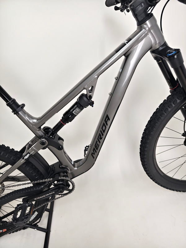 Angle view of the Merida One-Sixty 500 2023 mountain bike frame, featuring sleek geometry.