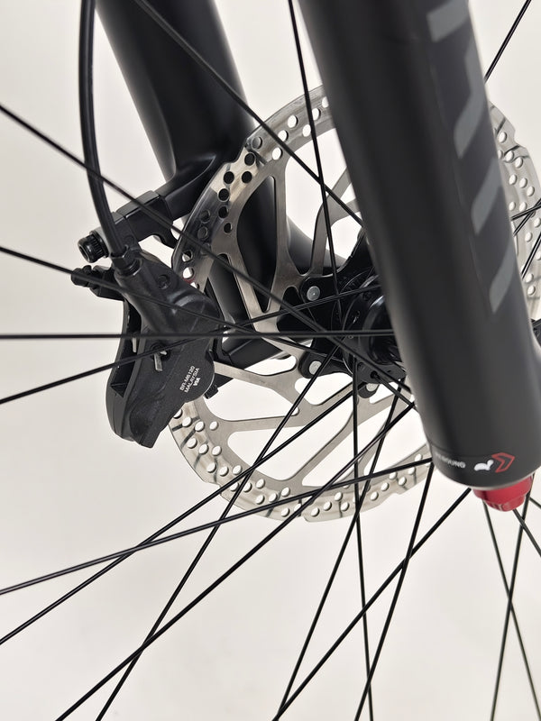 Detailed shot of the seat post clamp on the Merida One-Sixty 500 2023 mountain bike.