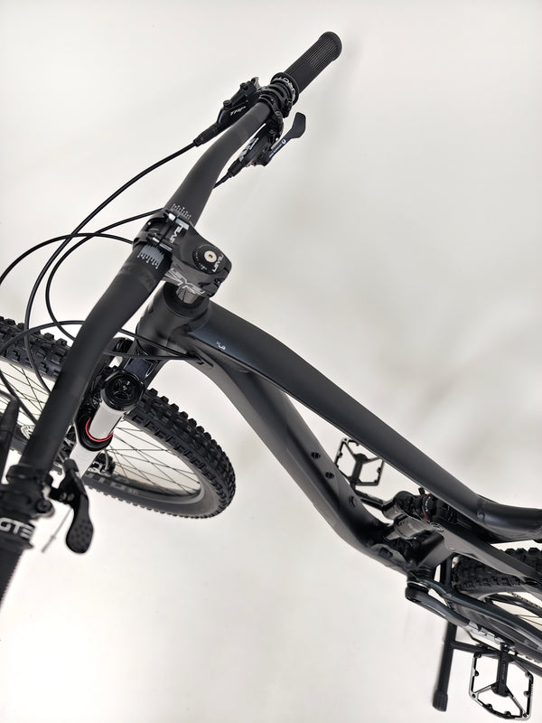 Cube Stereo 170 SL 29 mountain bike 2021 with the details of its frame construction.