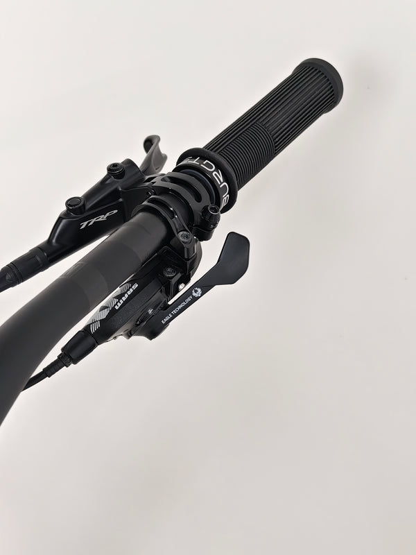 Showcasing the Cube Stereo 170 SL 29 mountain bike 2021 in a studio setting.