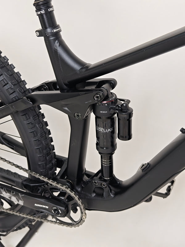 Image of the Cube Stereo 170 SL 29 mountain bike 2021 on display.