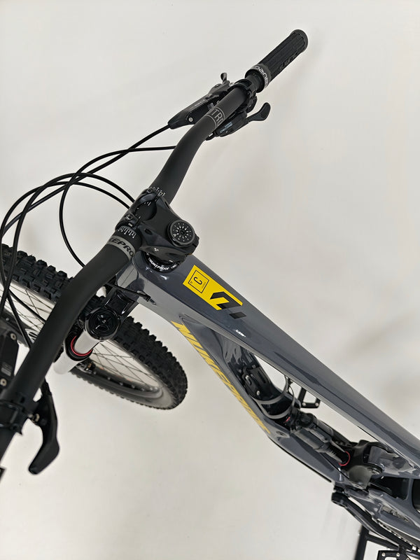 Nukeproof Giga 290 Comp Carbon 2022 / LARGE / RRP: £3,699.00 / Very Good Condition