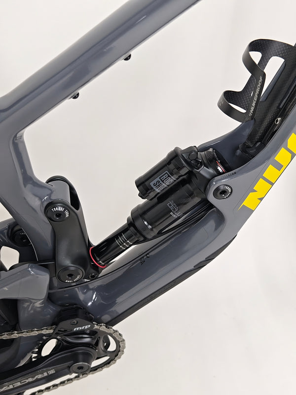 Nukeproof Giga 290 Comp Carbon 2022 / LARGE / RRP: £3,699.00 / Very Good Condition