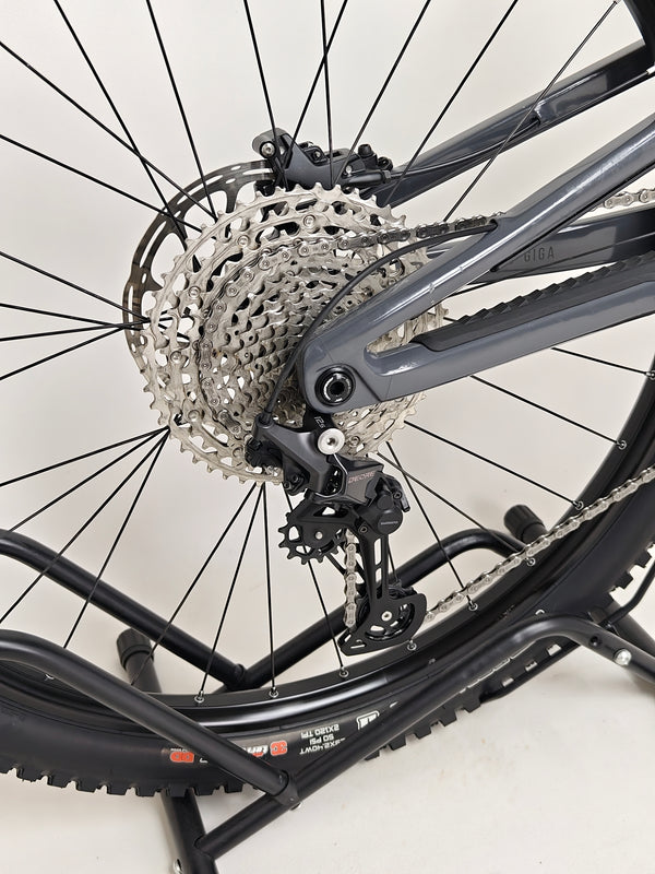 Nukeproof Giga 290 Comp Carbon 2022 / LARGE / RRP: £3,699.00 / Very Good Condition