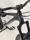 Close-up of the handlebars and controls of the Saracen Mantra Elite LSL 2021 bike, emphasizing its user-friendly features. Available at eMado.