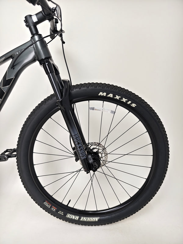 Trek X-Caliber 8 2023 Mountain Bike / MEDIUM / RRP: £1,390.00 / LIKE NEW!