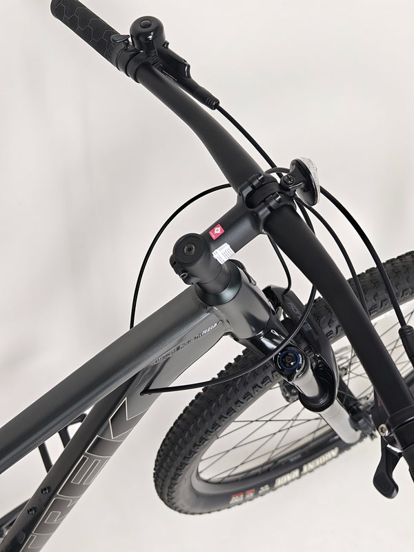 Trek X-Caliber 8 2023 Mountain Bike / MEDIUM / RRP: £1,390.00 / LIKE NEW!