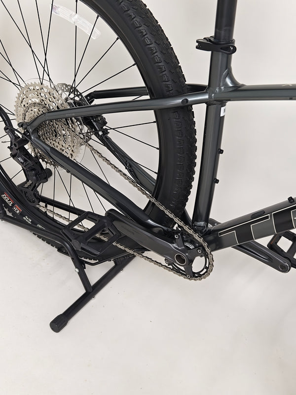 Trek X-Caliber 8 2023 Mountain Bike / MEDIUM / RRP: £1,390.00 / LIKE NEW!