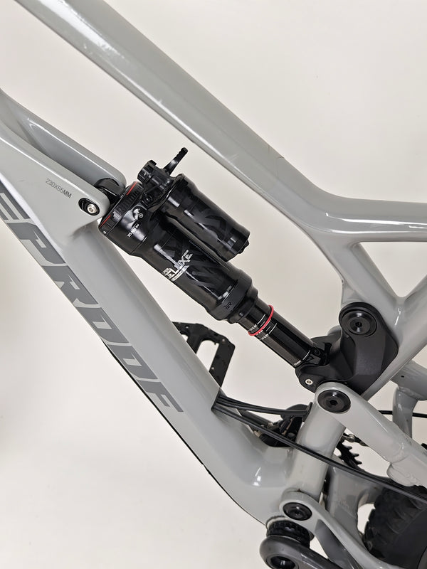 Nukeproof Mega 275 RS X01 Eagle CARBON / M-L / RRP: £5,299.99 / Very Good Condition