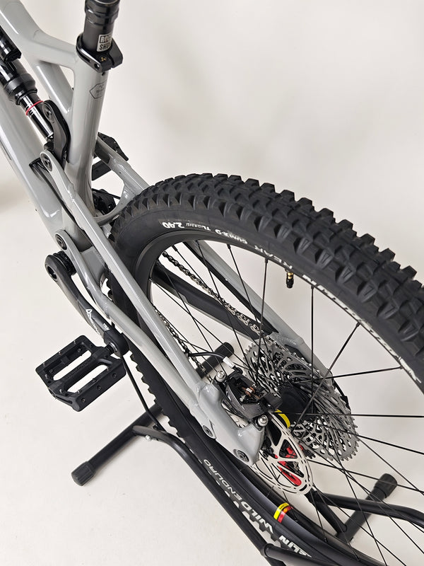 Nukeproof Mega 275 RS X01 Eagle CARBON / M-L / RRP: £5,299.99 / Very Good Condition